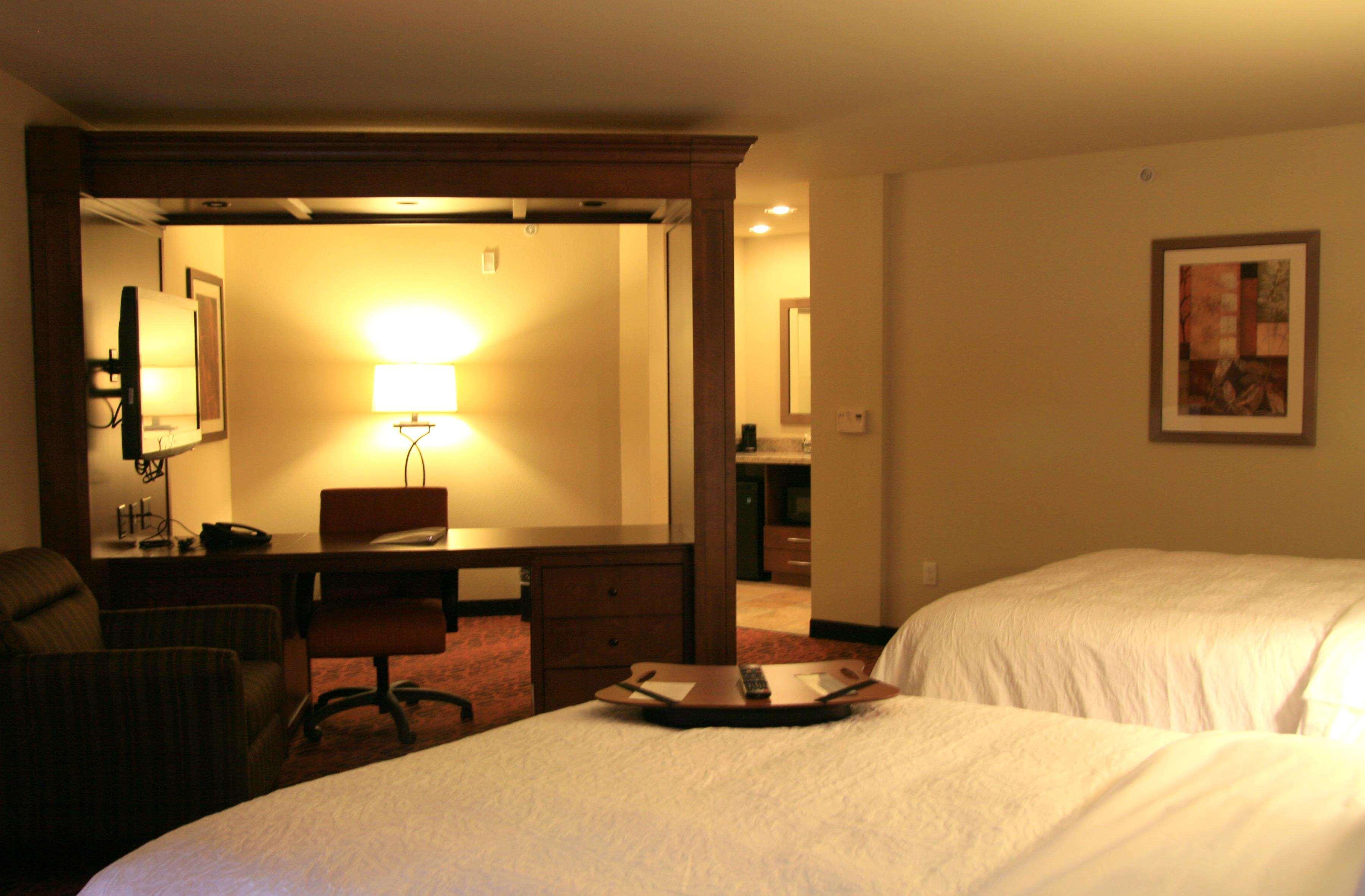 Hampton Inn And Suites Seattle - Airport / 28Th Avenue Сиатак Екстериор снимка