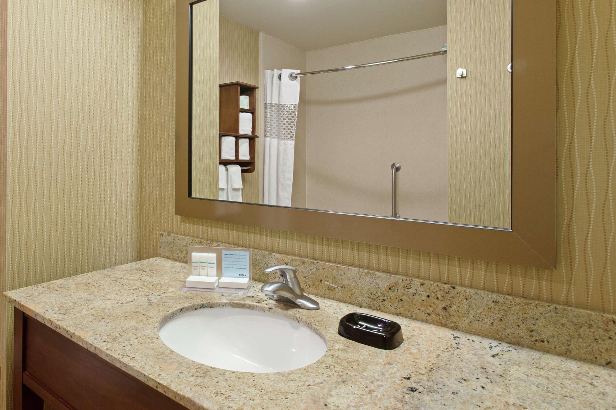 Hampton Inn And Suites Seattle - Airport / 28Th Avenue Сиатак Екстериор снимка