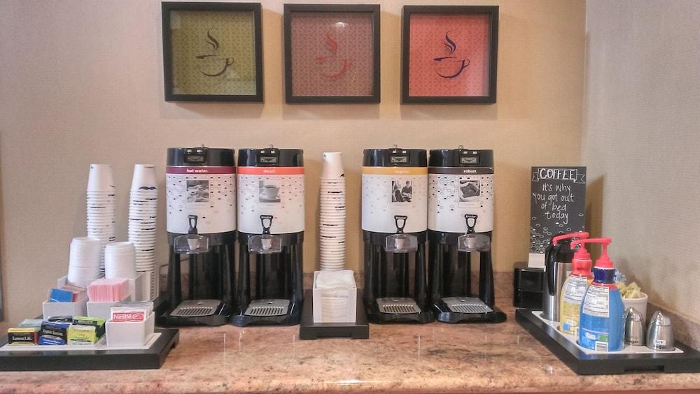Hampton Inn And Suites Seattle - Airport / 28Th Avenue Сиатак Екстериор снимка
