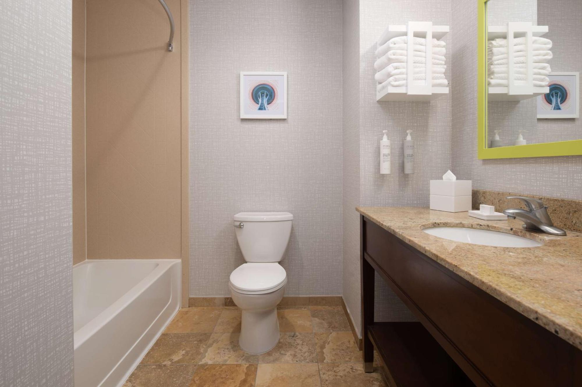 Hampton Inn And Suites Seattle - Airport / 28Th Avenue Сиатак Екстериор снимка