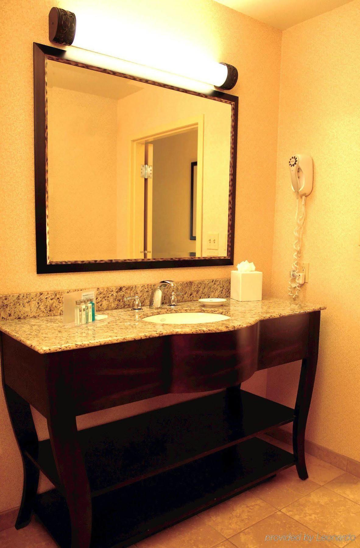 Hampton Inn And Suites Seattle - Airport / 28Th Avenue Сиатак Екстериор снимка