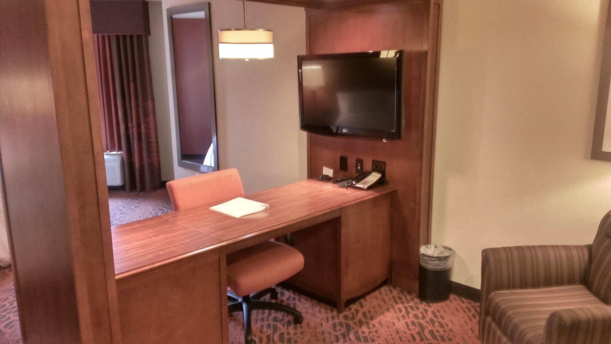 Hampton Inn And Suites Seattle - Airport / 28Th Avenue Сиатак Екстериор снимка