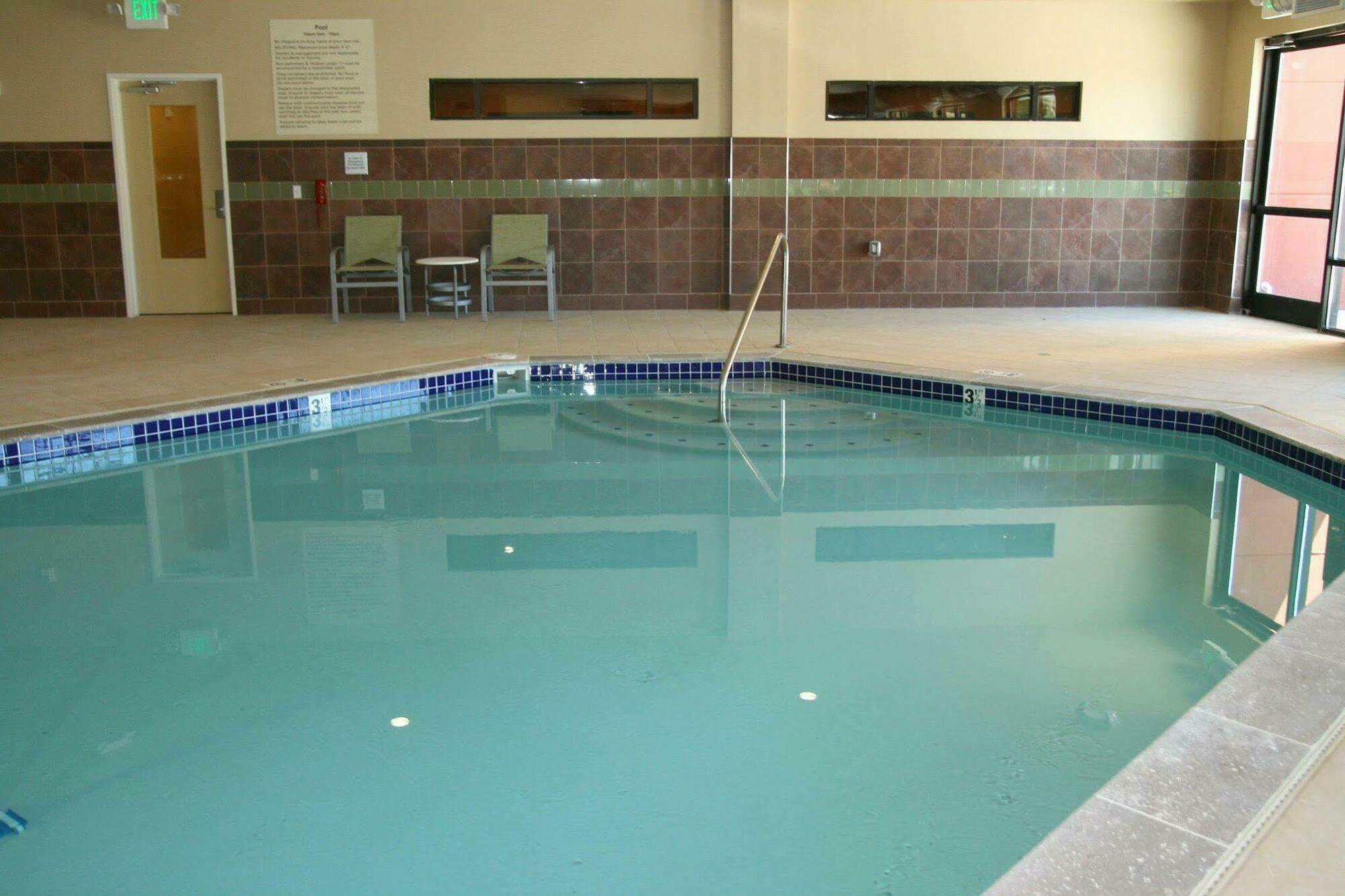 Hampton Inn And Suites Seattle - Airport / 28Th Avenue Сиатак Екстериор снимка