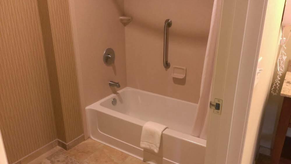 Hampton Inn And Suites Seattle - Airport / 28Th Avenue Сиатак Екстериор снимка