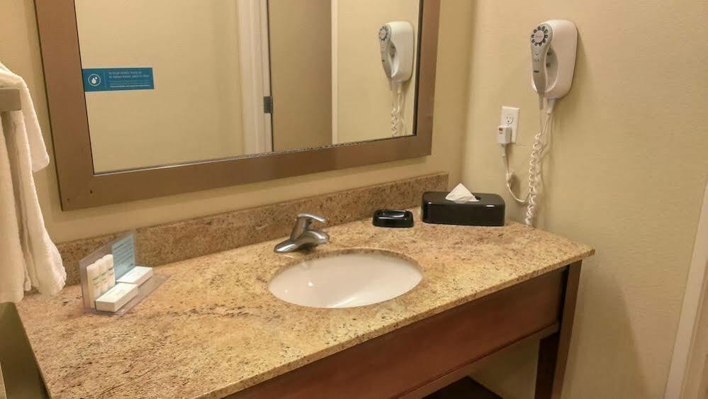 Hampton Inn And Suites Seattle - Airport / 28Th Avenue Сиатак Екстериор снимка